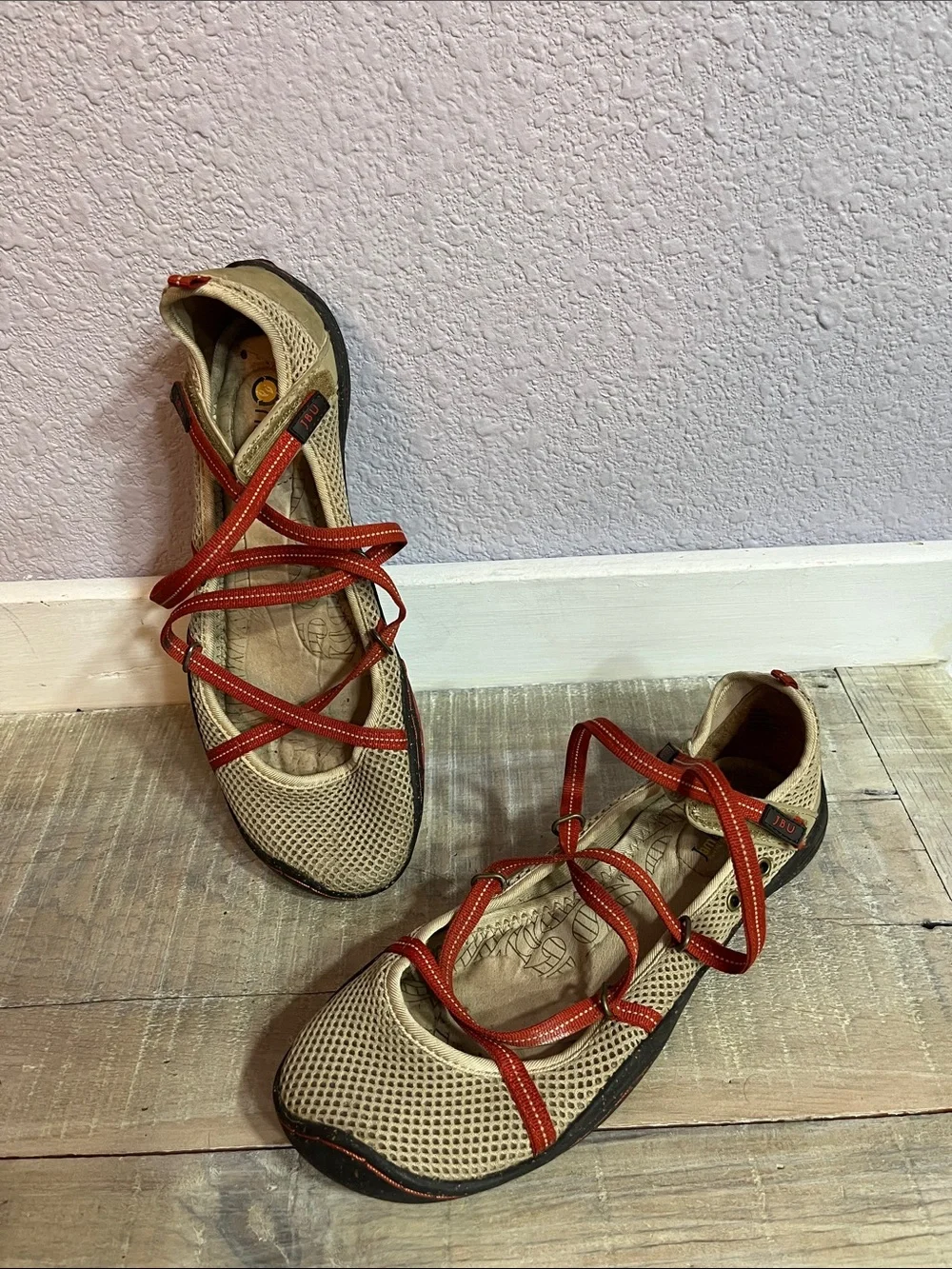Jambu Barefoot Beige Mesh Flats with Brick  Red Straps Detailing Sz 7.5